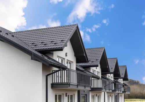 Realizacja dachu w domu typu bliźniak przez firmę Dachychruściński w Koninie